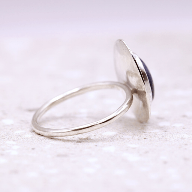 Sterling silver hammered oval disc ring with sodalite gemstone (size N)