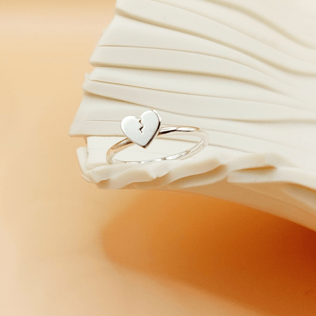 Sterling silver breaking heart ring (size