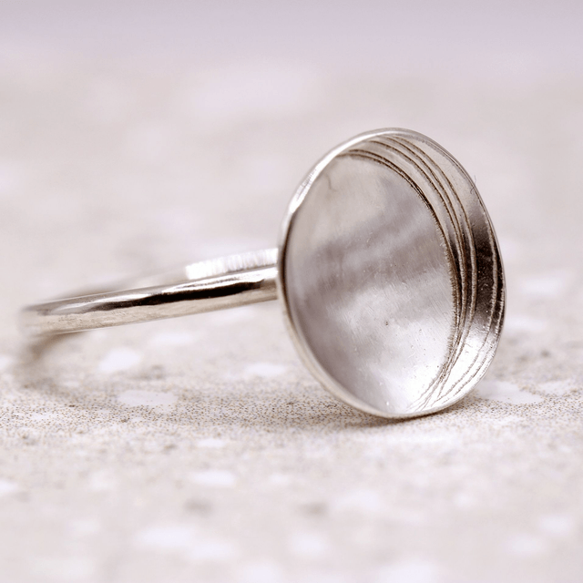 Sterling silver lined dome disc ring (size N)