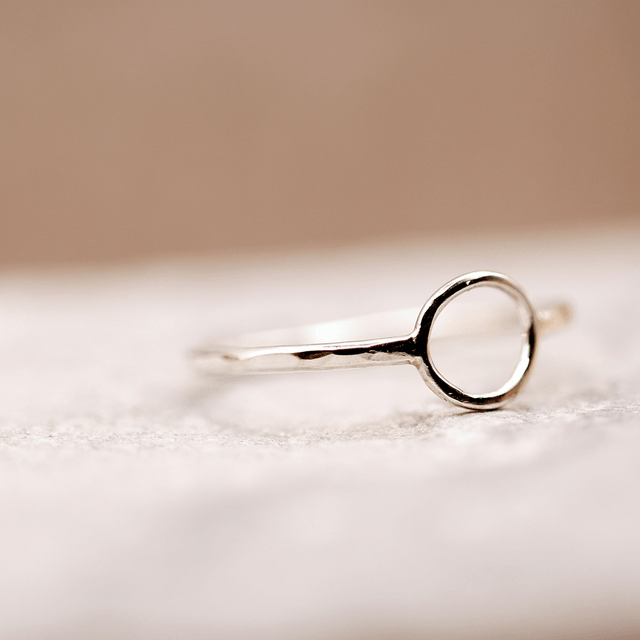 Sterling silver hoop design ring (size V)