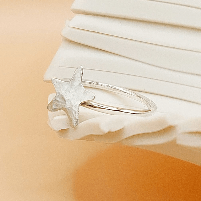 Sterling silver hammered star ring (size M)