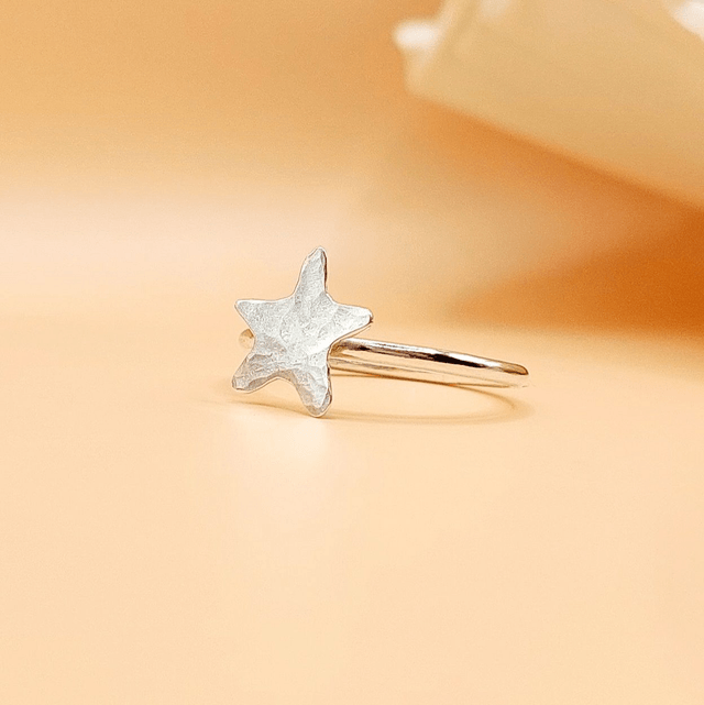 Sterling silver hammered star ring (size M)